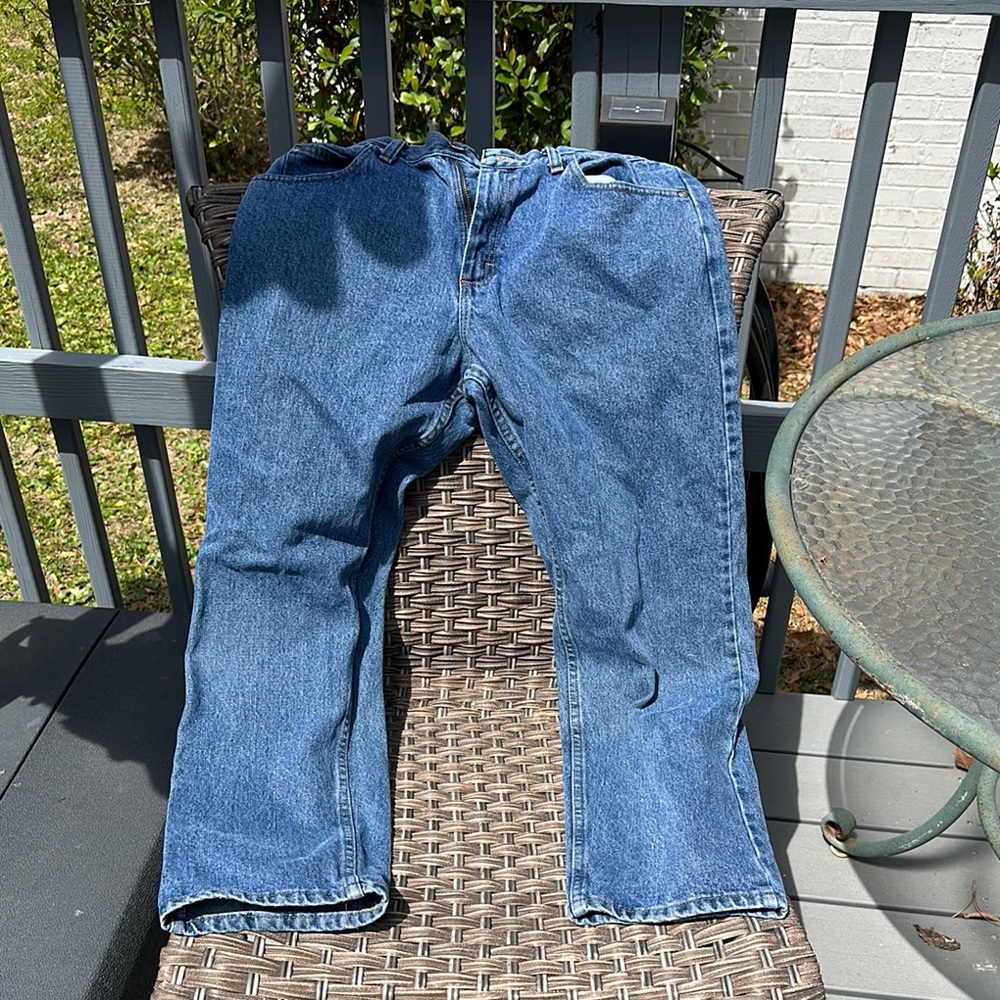 Wrangler Men's Blue Jeans. Relaxed fit.